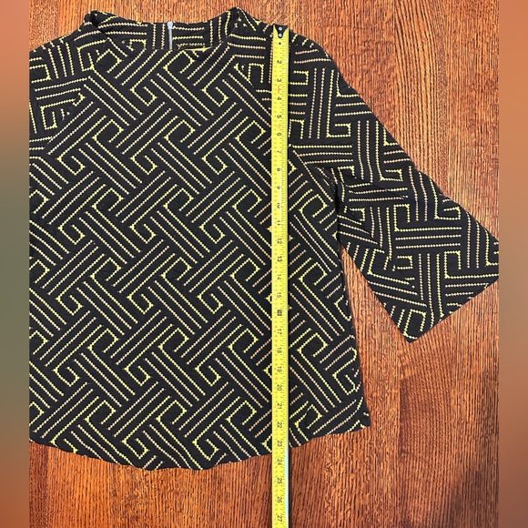 W5 Women's Black Gold Stripe Flared Sleeve Blouse Size Medium - Picture 5 of 6